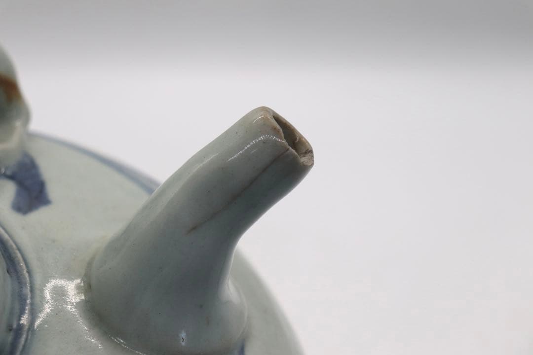 中国　明時代　染付　牡丹胡蝶紋瓶　送料込み1012