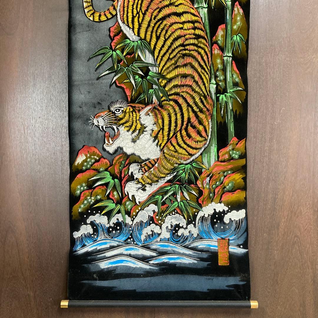 掛け軸 タペストリー 壁掛け 虎図 トラ 竹林 松 波 三日月 月 和室 和風