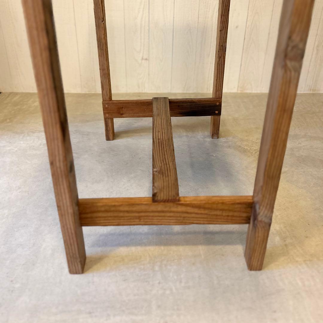 古材のテーブル