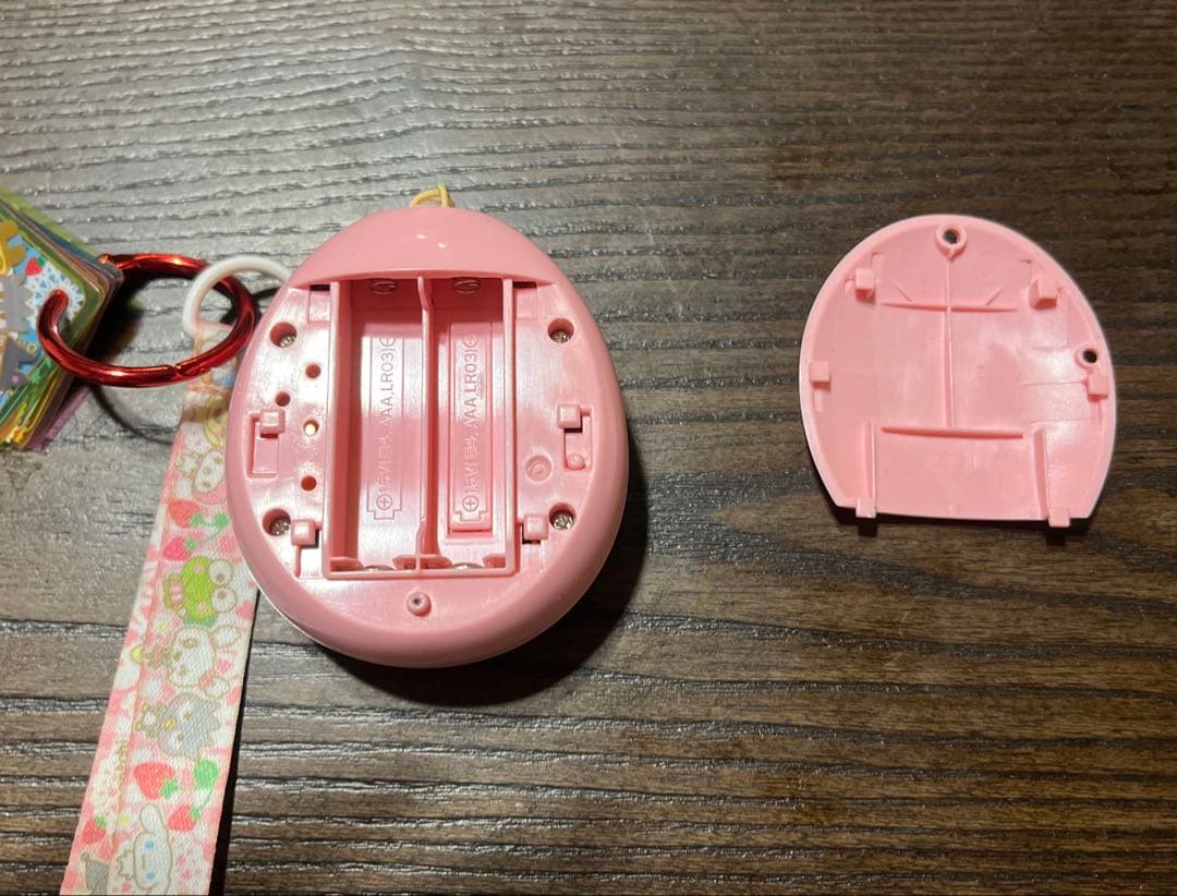 たまごっちみーつ サンリオキャラクターズ ピンク ストラップ付き