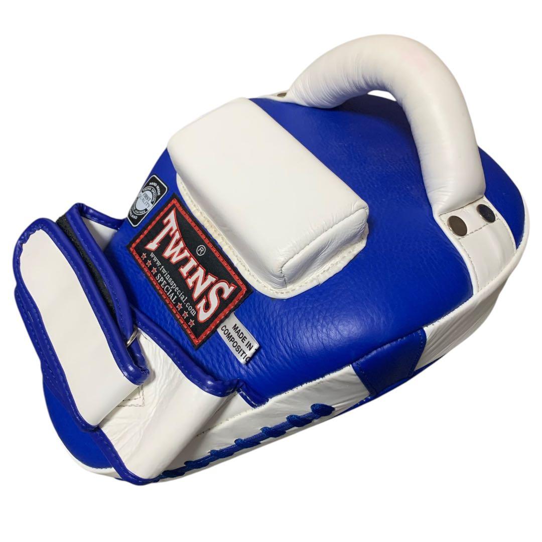 美品！TWINS ツインズ パンチングミット 左右キックボクシング ボクシング