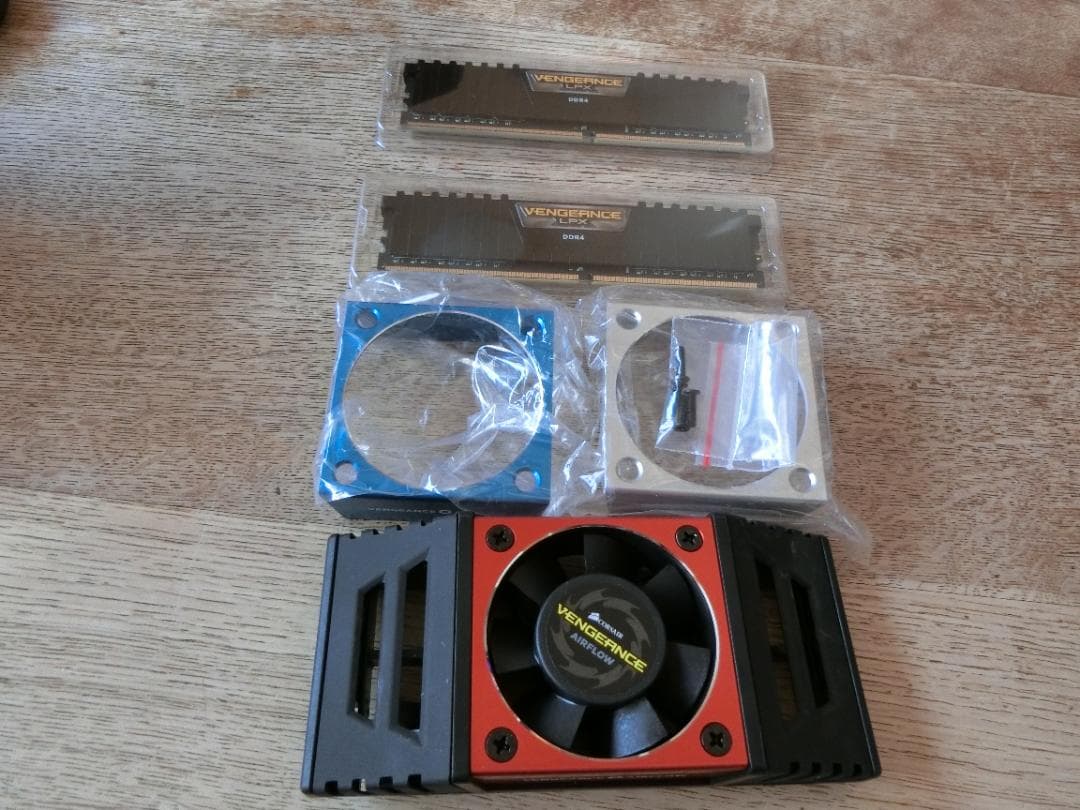 メモリー CORSAIR DDR4-4000MHz Vengeance LPX 16GB