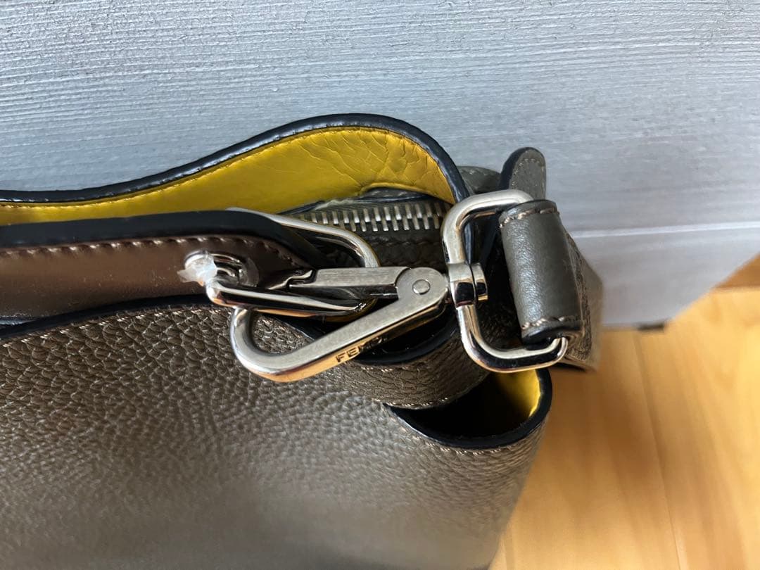 Fendi ピーカブー　グレー／イエロー　メンズバッグ