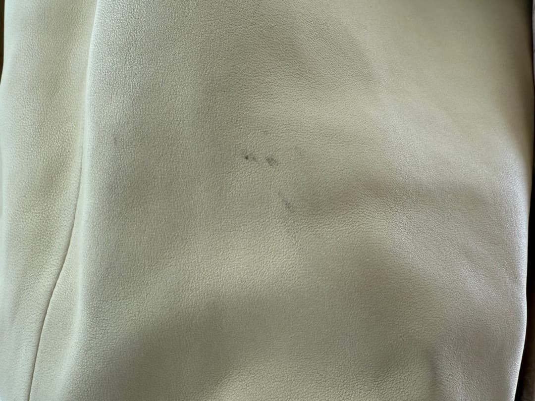 シャネルのレザースカート