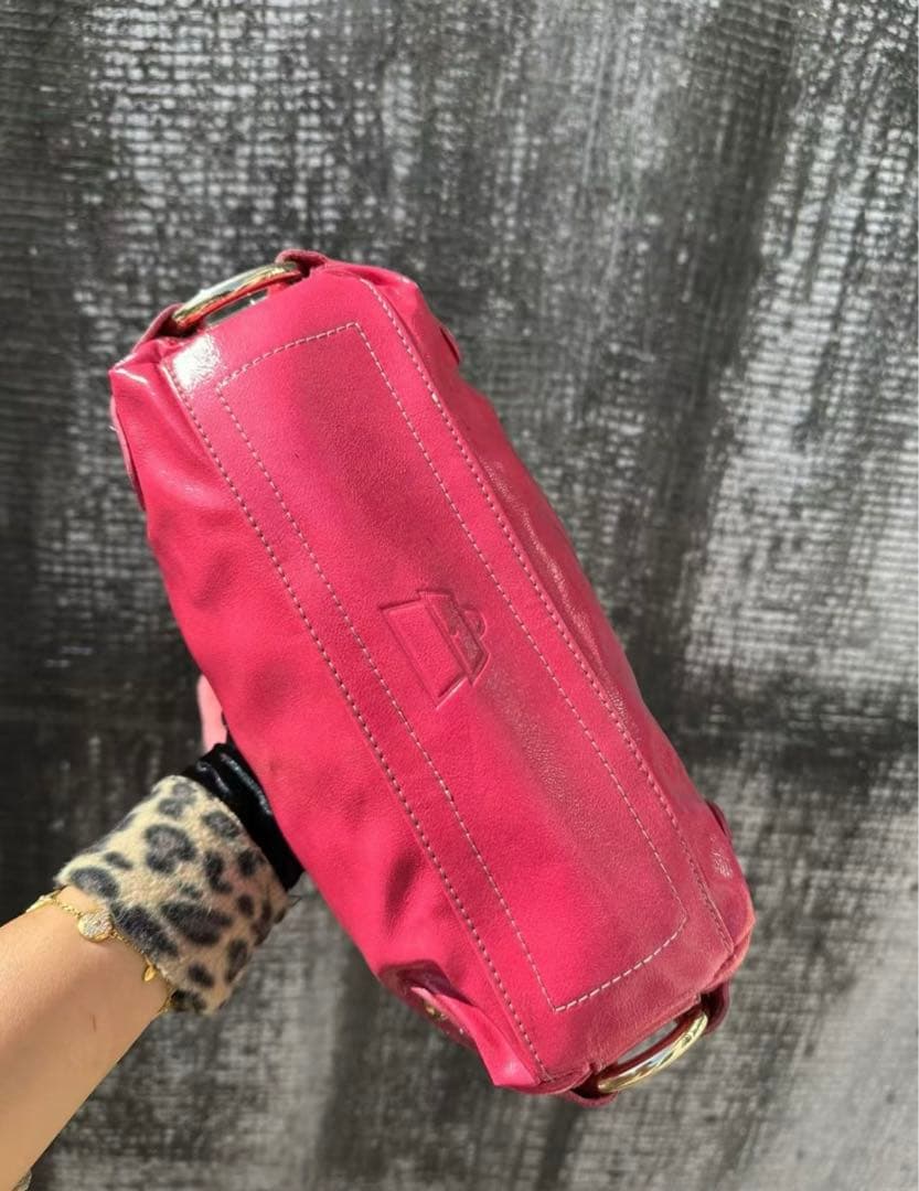 Kathyピンク ショルダーバッグ ハート型チャーム付き