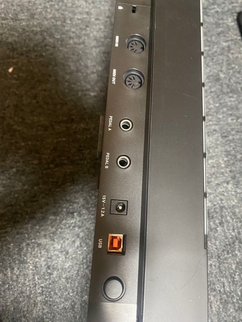 KOMPLETE KONTROL S61 MK2 MIDIコントローラー