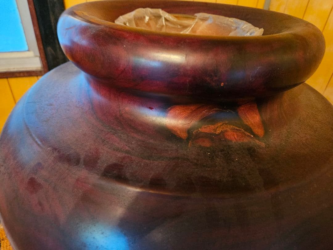 木の壺　深い紫色の丸型広口容器