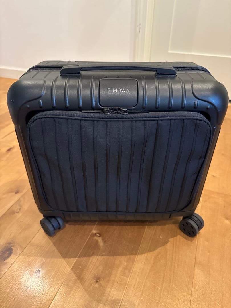 RIMOWA 正規品　ブラック キャリーケース