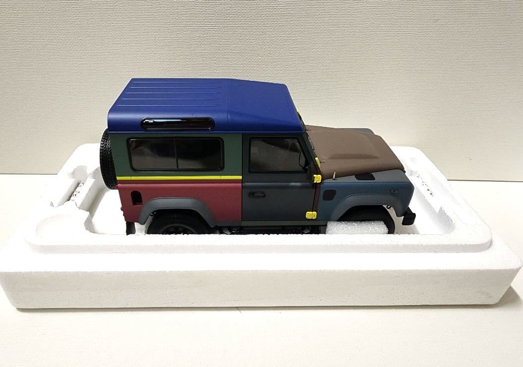 ポール・スミス　ランドローバー　1/18　マルチカラー
