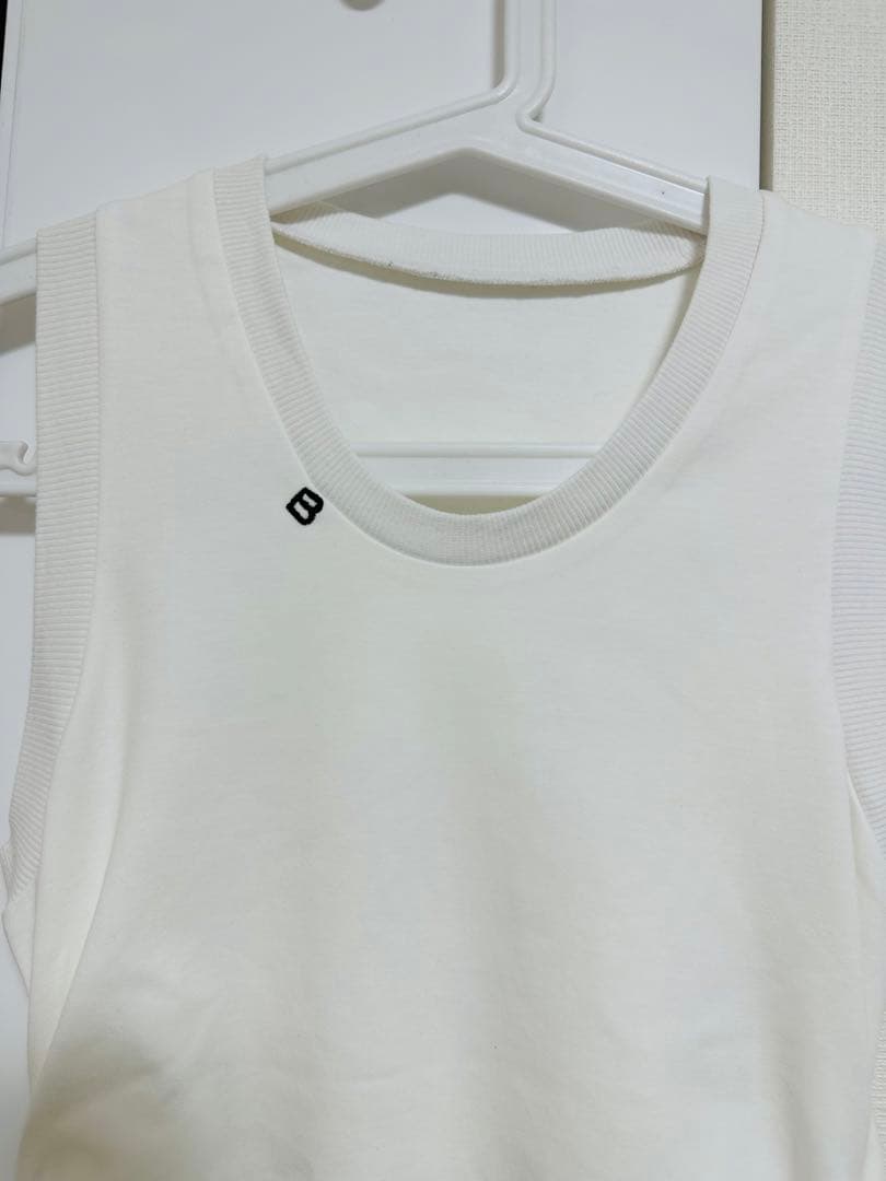 セール1点のみBibiy IRIS RUFFLE TOP ホワイト