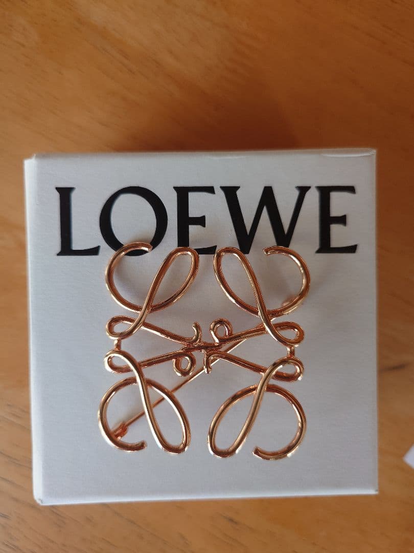 極美品　LOEWE 　アナグラムブローチ　ローズゴールド