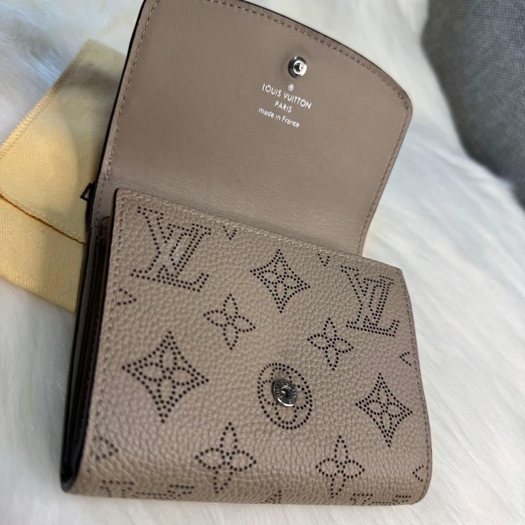 ルイヴィトン ポルトフォイユ マヒナ イリス ガレ 二つ折り財布