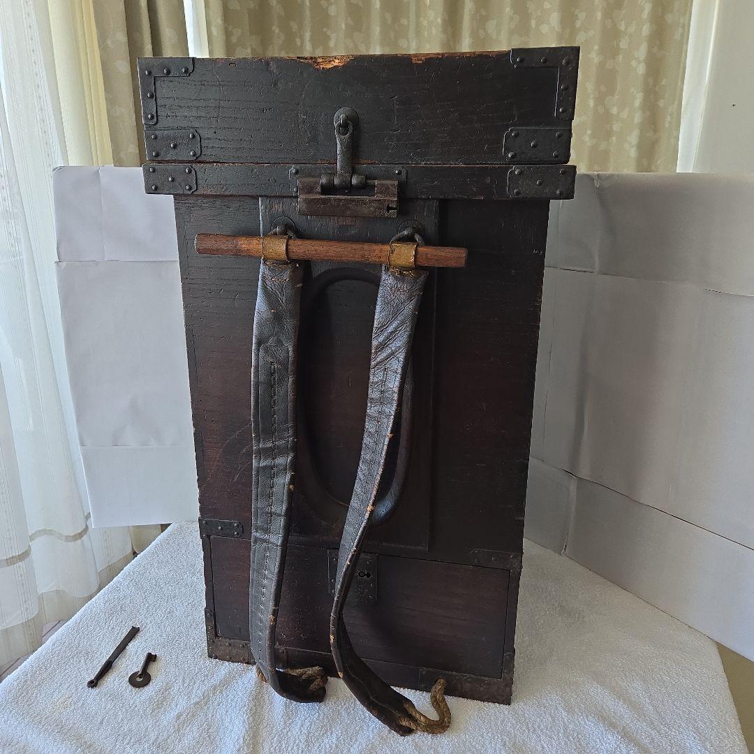 鎧櫃　外鍵付　背負箪笥　武具　刀剣　千両箱　鋏箱　甲冑箱　兜箱　江戸時代