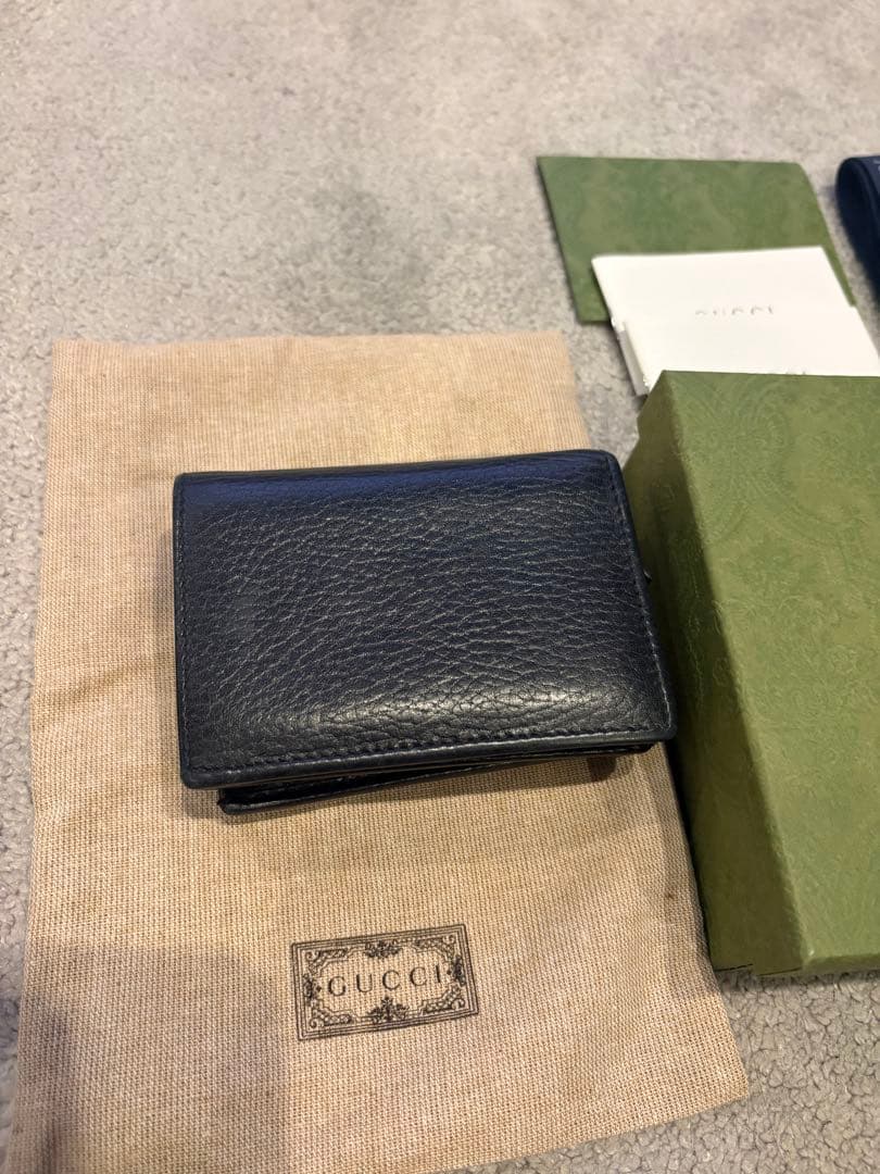 GUCCI レザー 二つ折り財布 ブラック