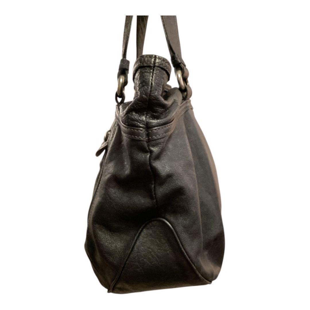 バーバリーブルーレーベル　ブラックレザーショルダーバッグ三陽商会