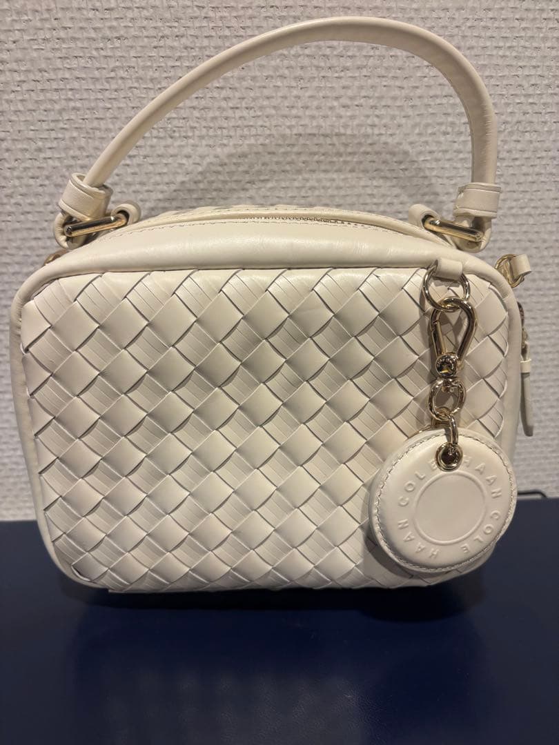 Cole Haan ホワイトレザー編み込みショルダーバッグ