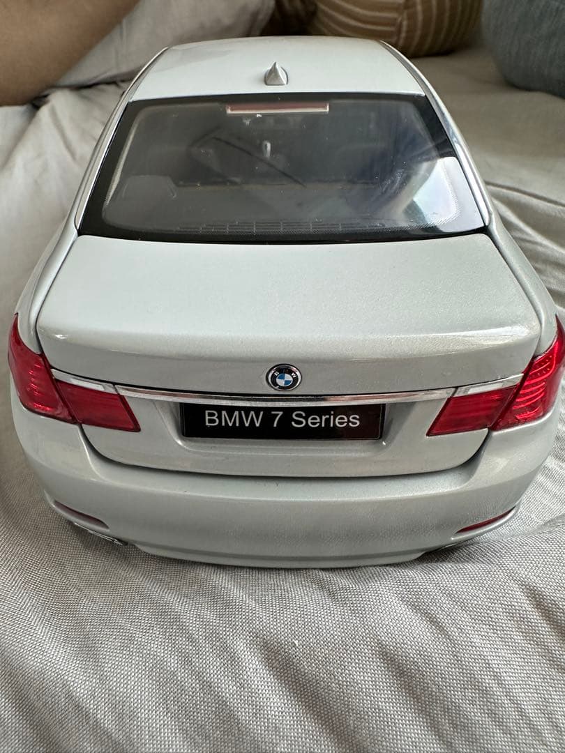 KYOSHO BMW750LiMOON silver1/18スケール