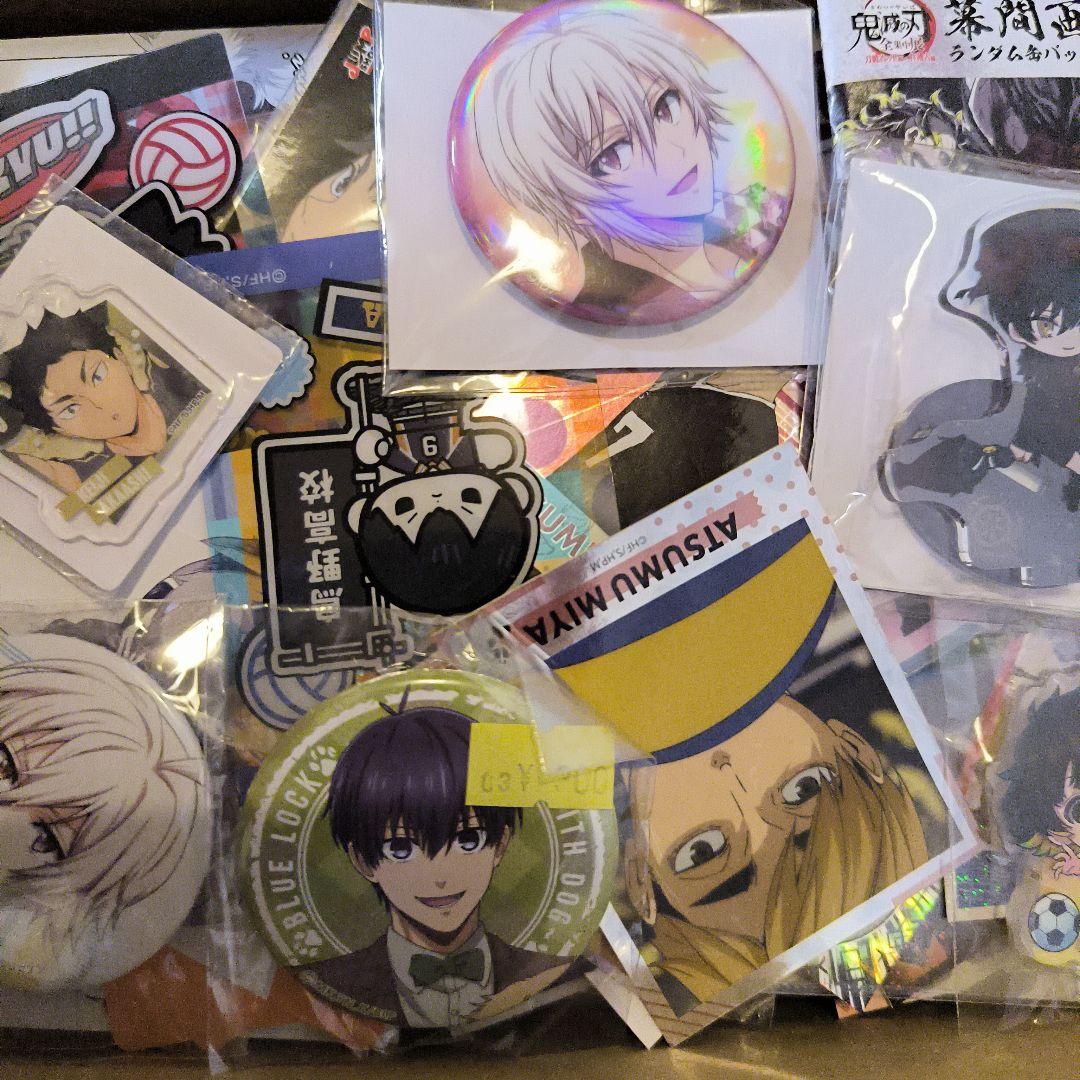 アニメ　キャラクター　缶バッジ、紙類　グッズ　大量　約500点　まとめ売り