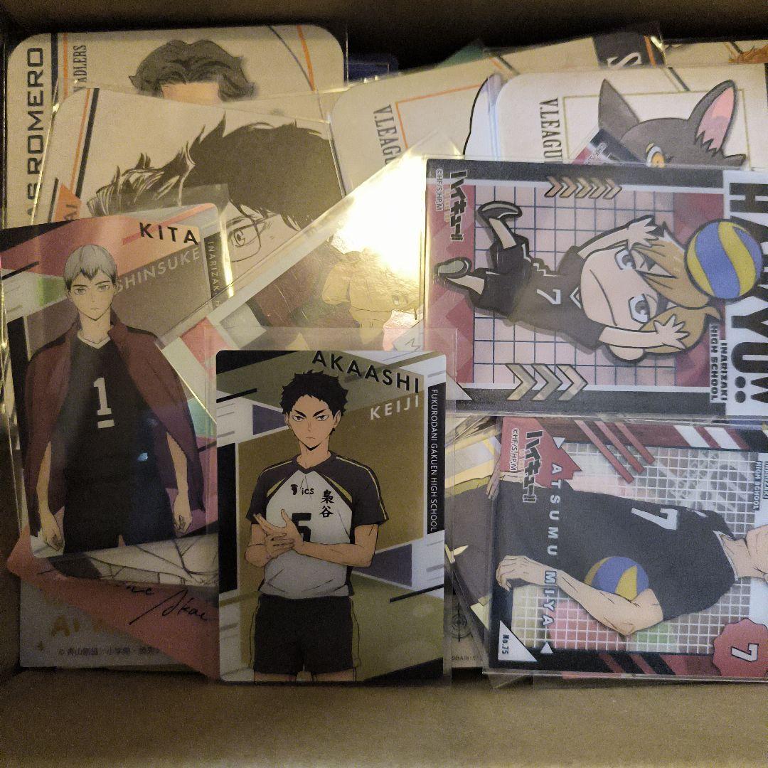 アニメ　キャラクター　缶バッジ、紙類　グッズ　大量　約500点　まとめ売り