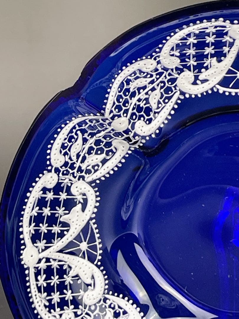 【希少】ホワイトレース ハンドル付き 盛り上げ グラス カップ ソーサー