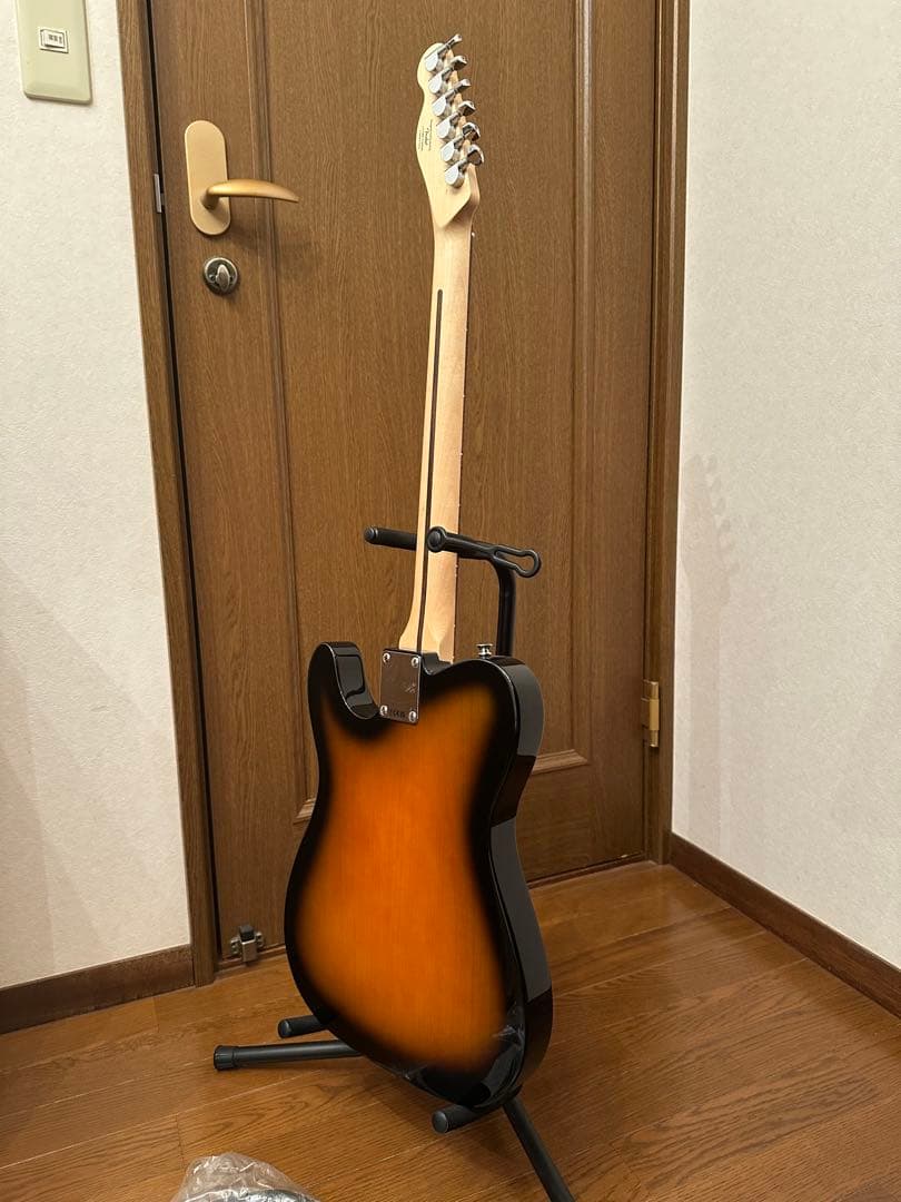 【美品】SQUIER エレキギター ケース、スタンド付き