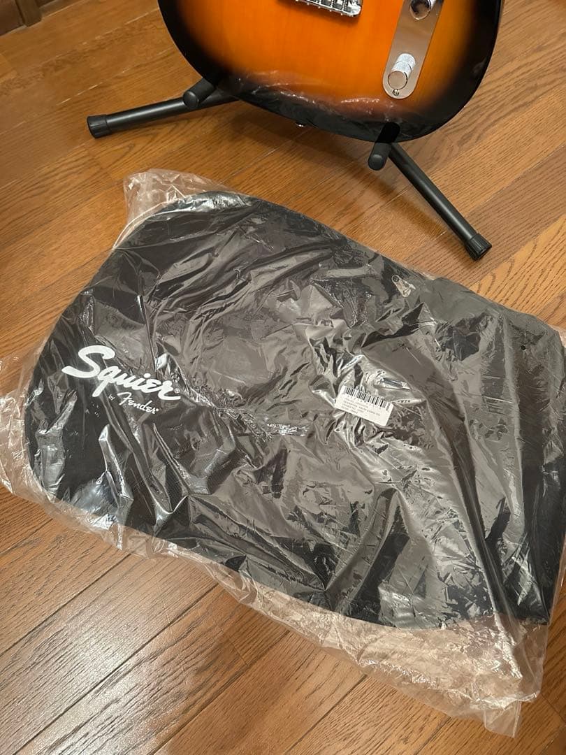 【美品】SQUIER エレキギター ケース、スタンド付き