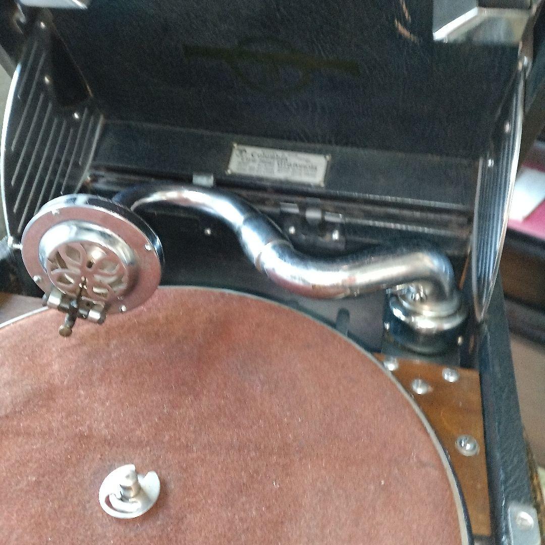 レトロなコロンビアの卓上蓄音機です。