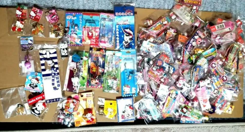 ご当地キティ♡ストラップ♡ファスナーマスコット&キーホルダー127個まとめ売り♡