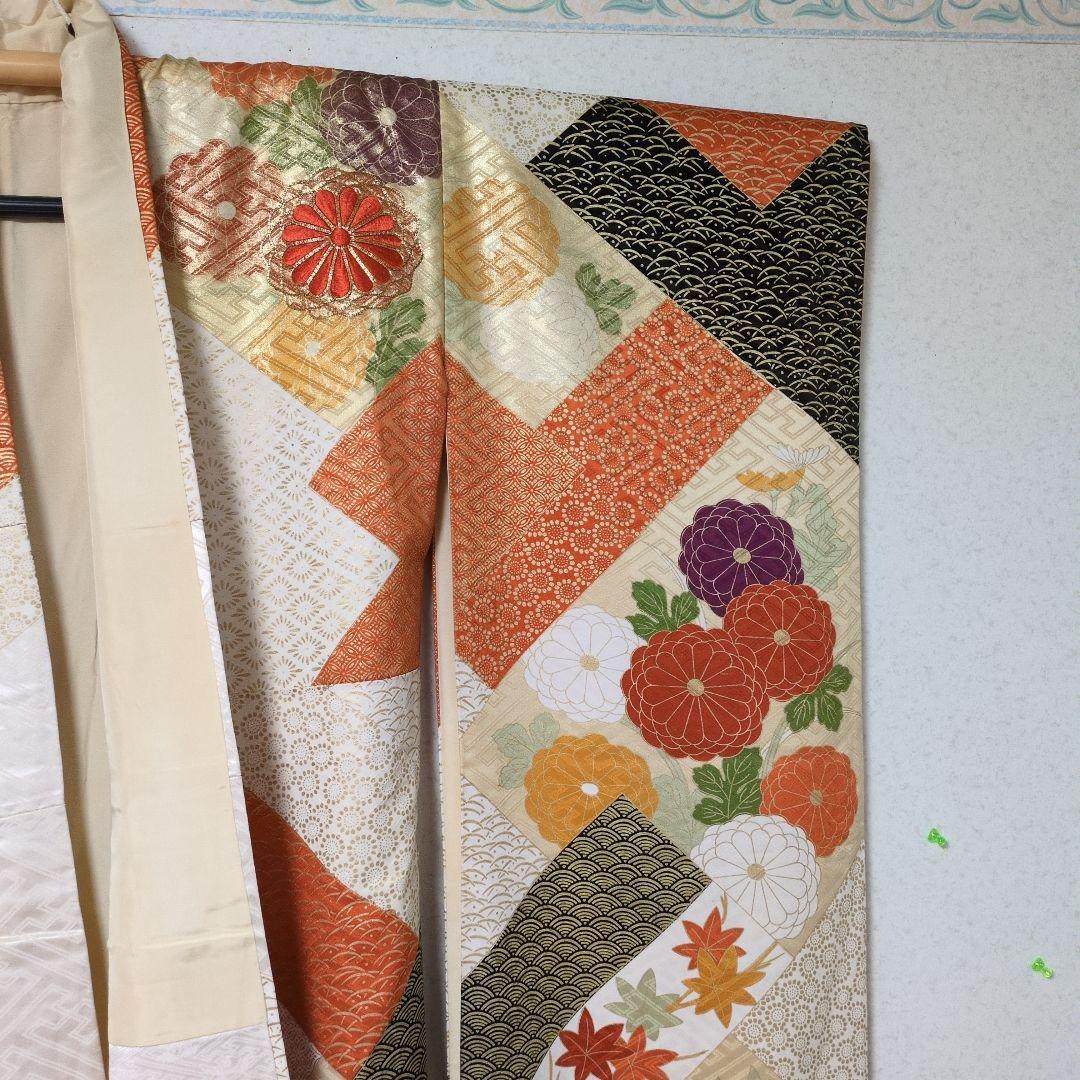 振袖 オレンジ他 青海沼 菊 紅葉 梅 　金刺しゅう入り