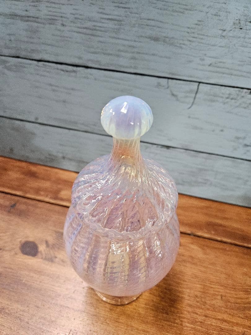 フランスアンティーク オパールセントガラス ボンボニエール 蓋付きのグラス 花瓶