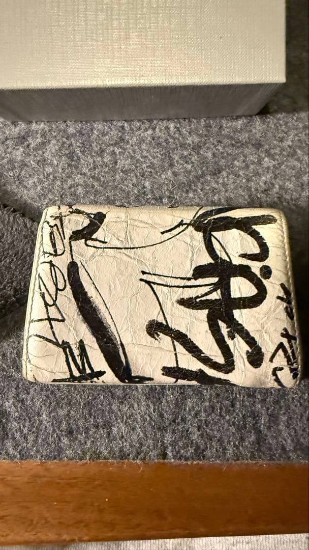 バレンシアガ グラフィティ ペーパーミニウォレット 三つ折り 財布 ホワイト系