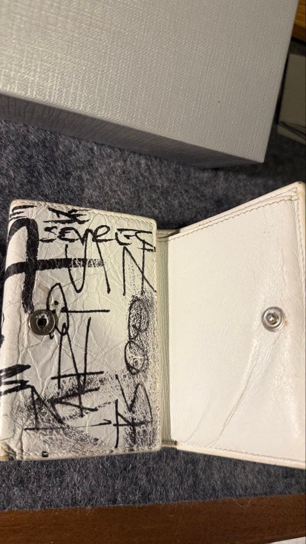 バレンシアガ グラフィティ ペーパーミニウォレット 三つ折り 財布 ホワイト系