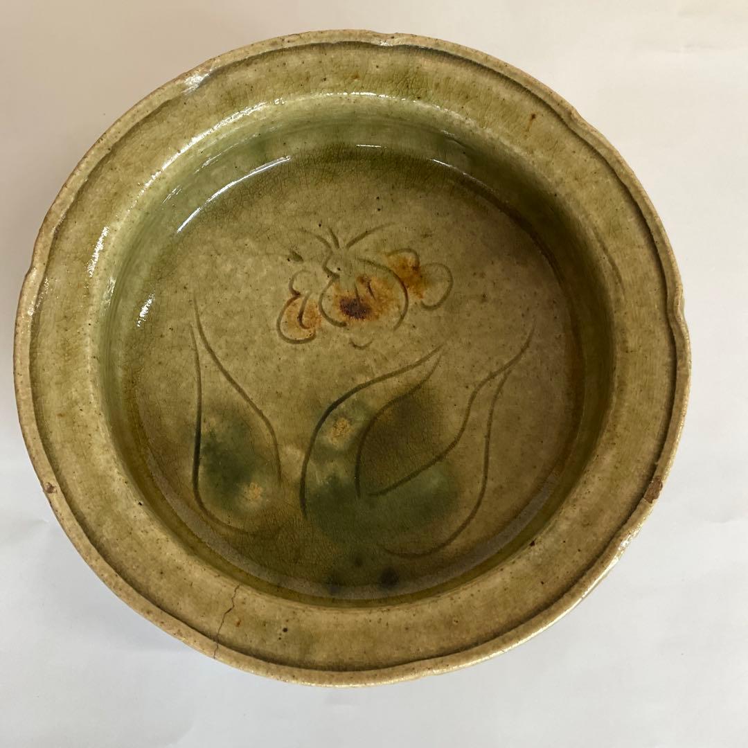 古瀬戸　青磁草花文鉢　江戸時代中期頃