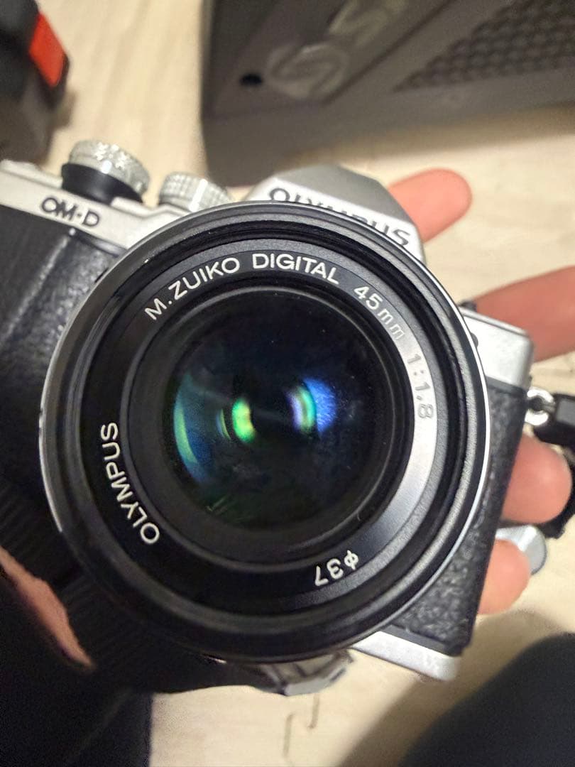 OLYMPUS OM-D E-M10 II シルバーカメラセット