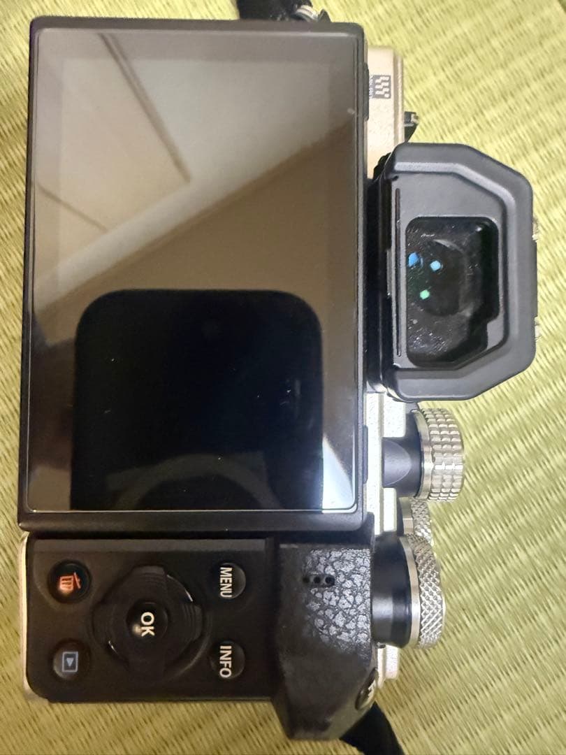 OLYMPUS OM-D E-M10 II シルバーカメラセット