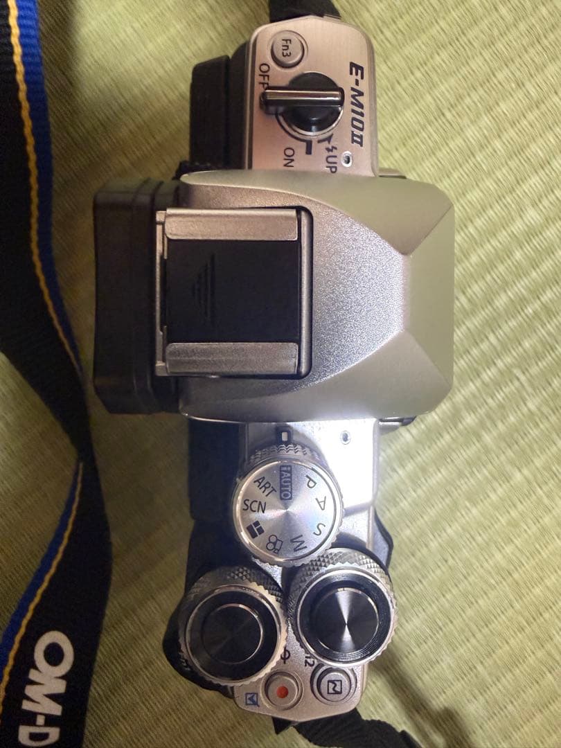 OLYMPUS OM-D E-M10 II シルバーカメラセット