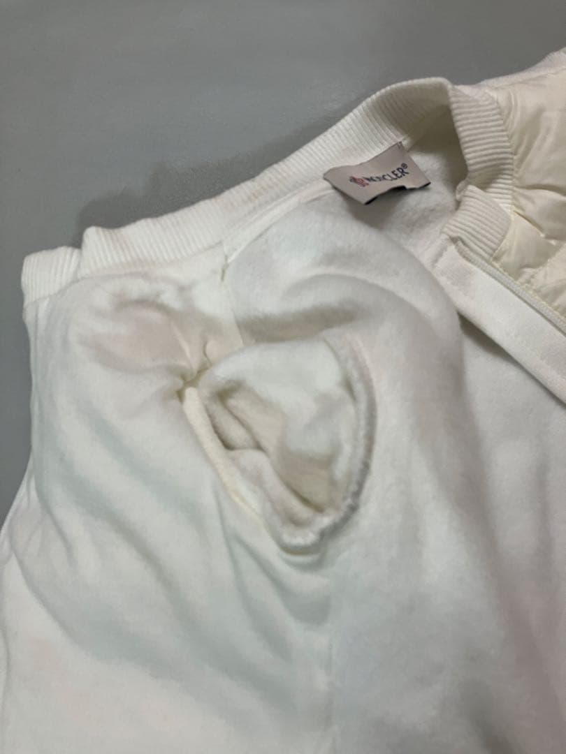 MONCLER　白アウター