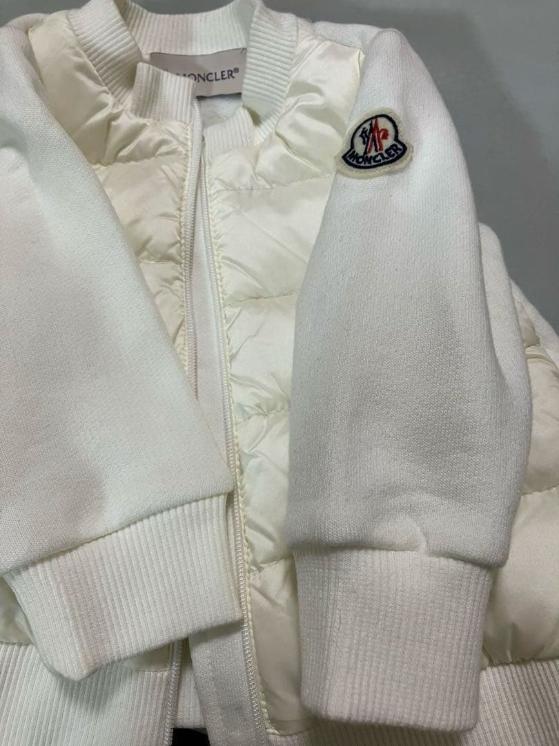 MONCLER　白アウター