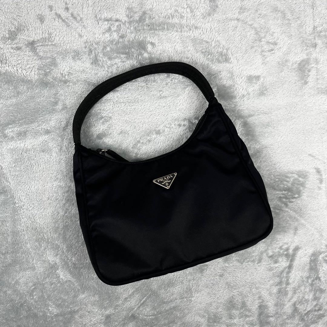 美品✨ Prada プラダ アクセサリーポーチ ブラック 黒 ナイロン 三角ロゴ