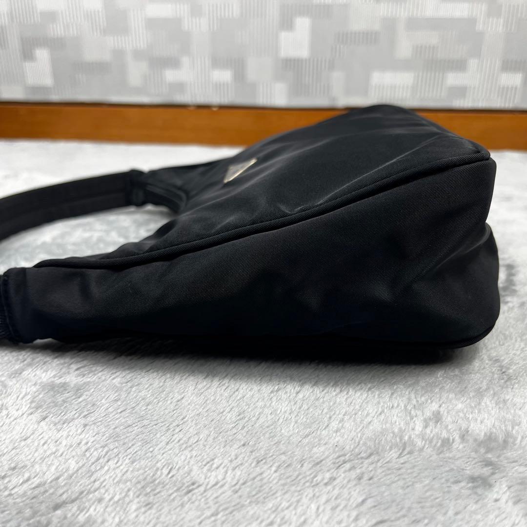 美品✨ Prada プラダ アクセサリーポーチ ブラック 黒 ナイロン 三角ロゴ