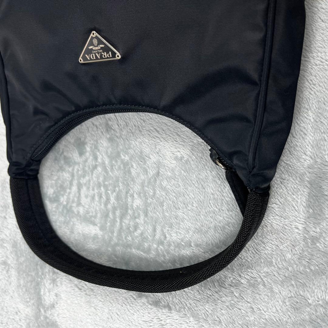 美品✨ Prada プラダ アクセサリーポーチ ブラック 黒 ナイロン 三角ロゴ