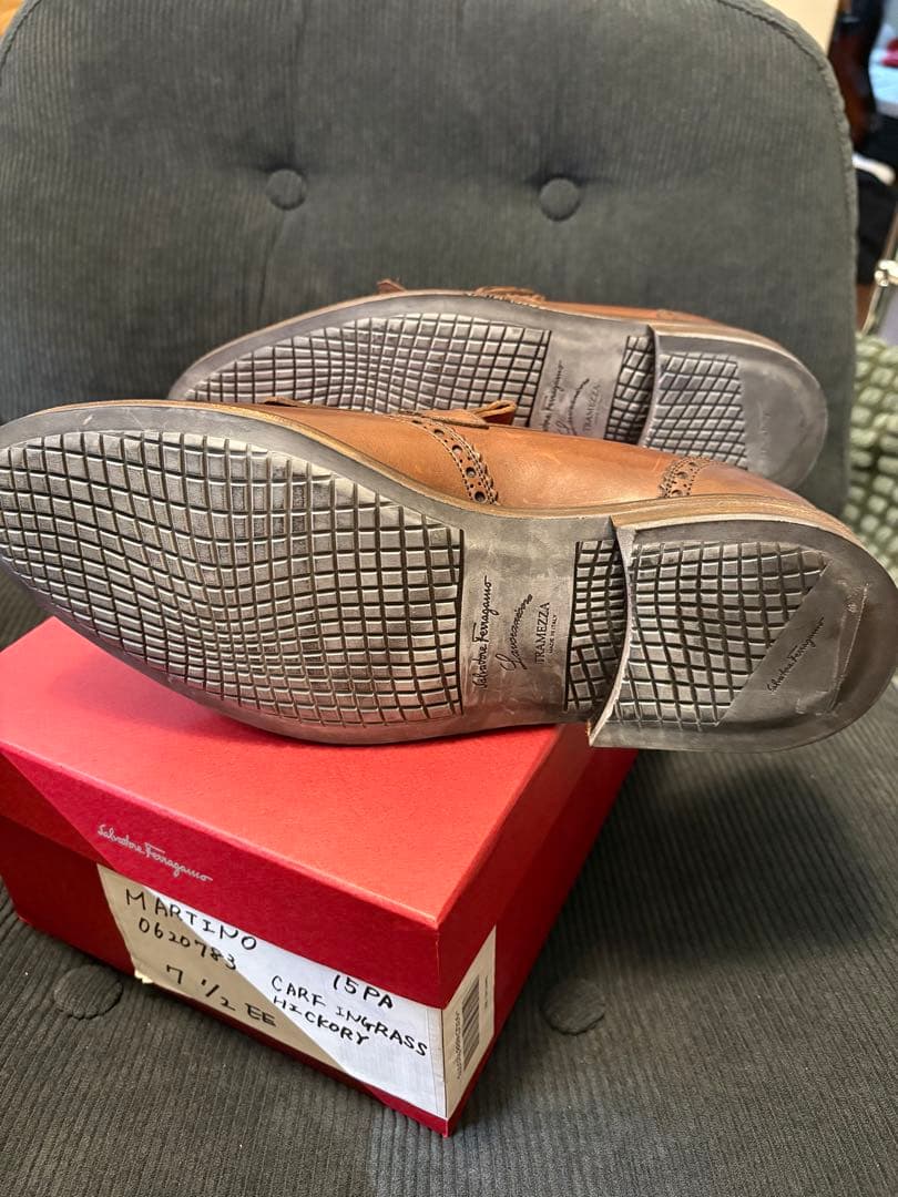 フェラガモ　シューズ