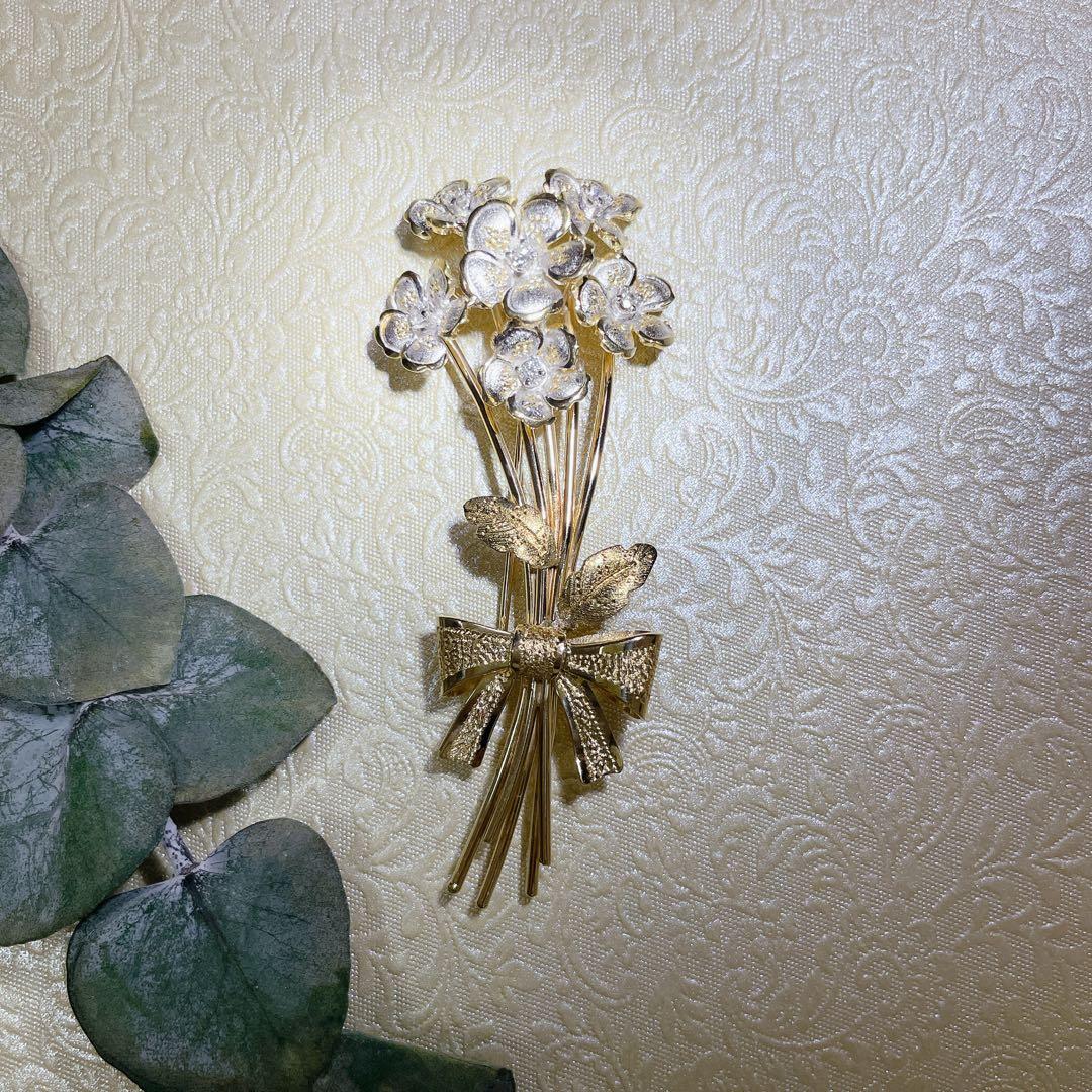 K18 ダイヤモンド　0.3ct 綺麗な花束ブローチ