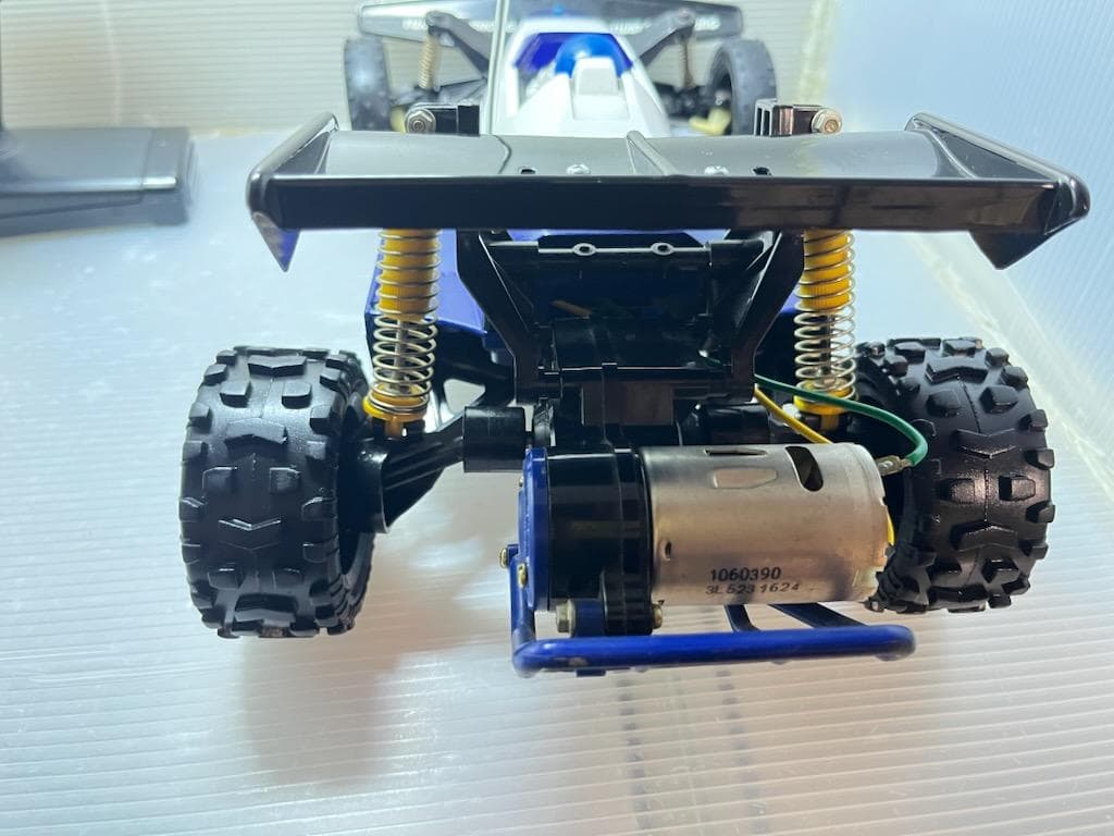 タミヤ 1/10 電動RCレーシングバギー ストライカー 完成品