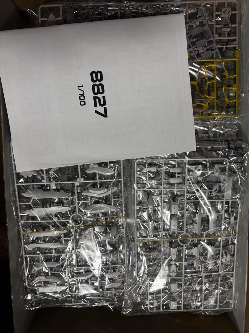 海外プラモデル　スノーガンダム1/100