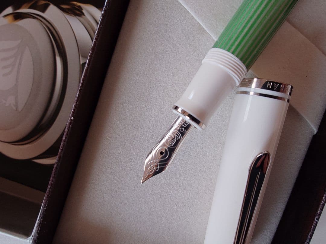 ペリカン万年筆　スーベレーンM605グリーンホワイト ペン先EF 14金