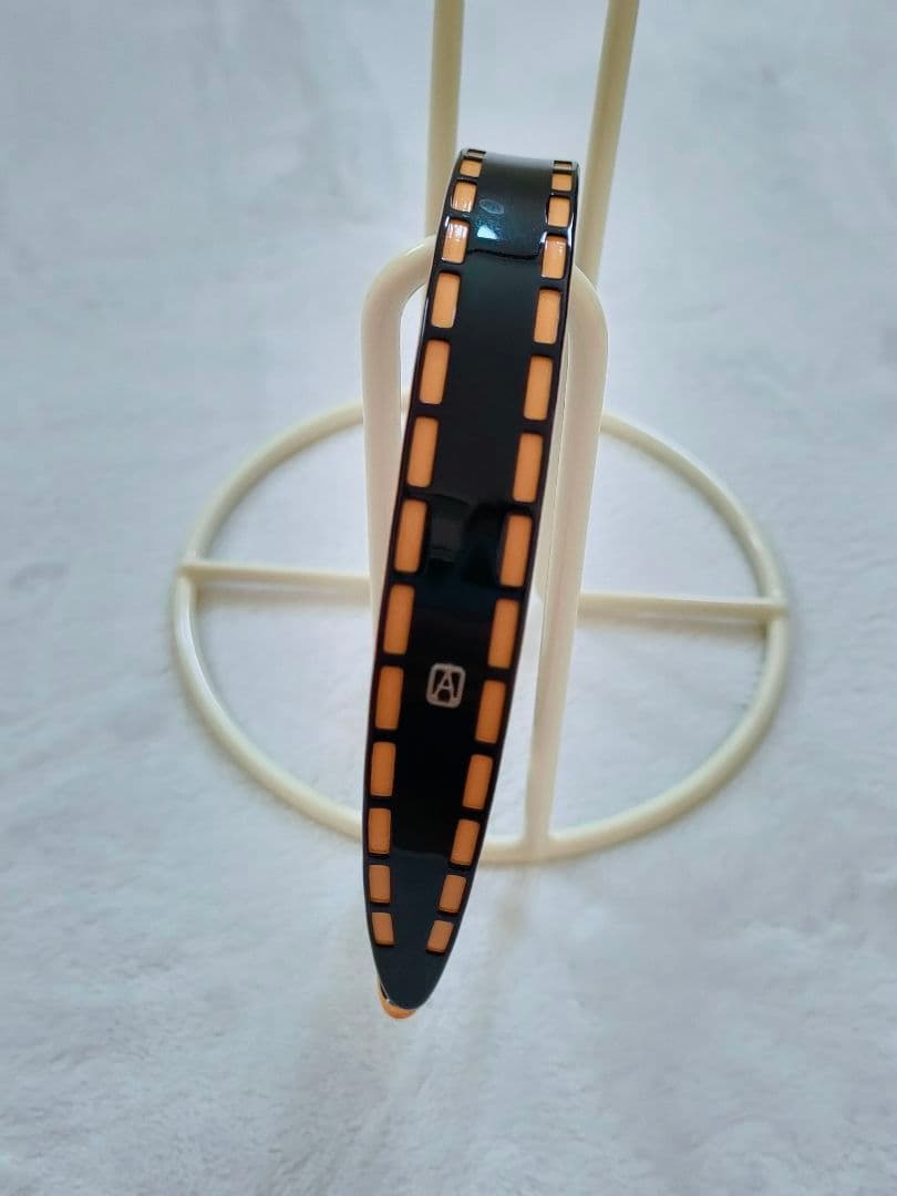 アレクサンドルドゥパリ カチューシャ ブラック×オレンジ　ステッチ バンド付き