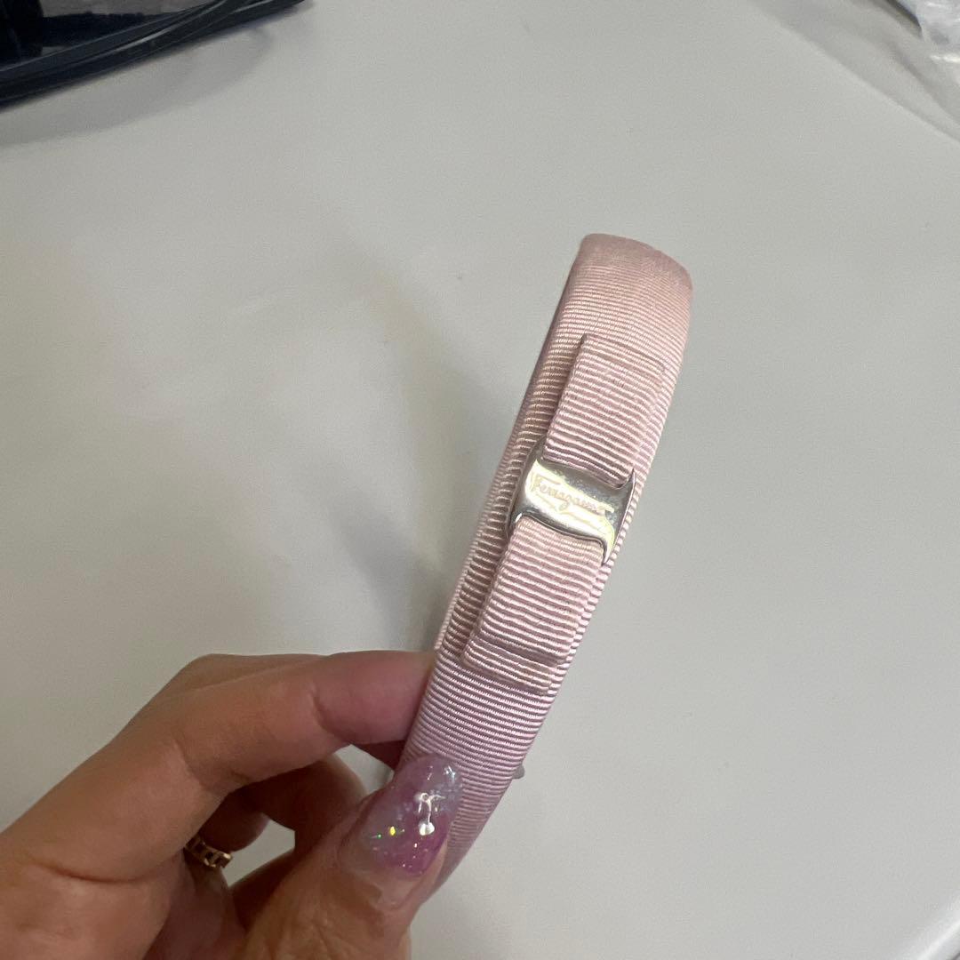 フェラガモ　リボン付きピンクヘアバンド