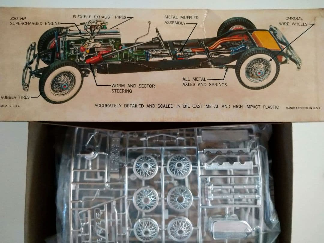 車　クラシックカー　メタルキット　１/１８　Ｄｕｅｓｅｎｂｅｒｇ　モデルＳＪ