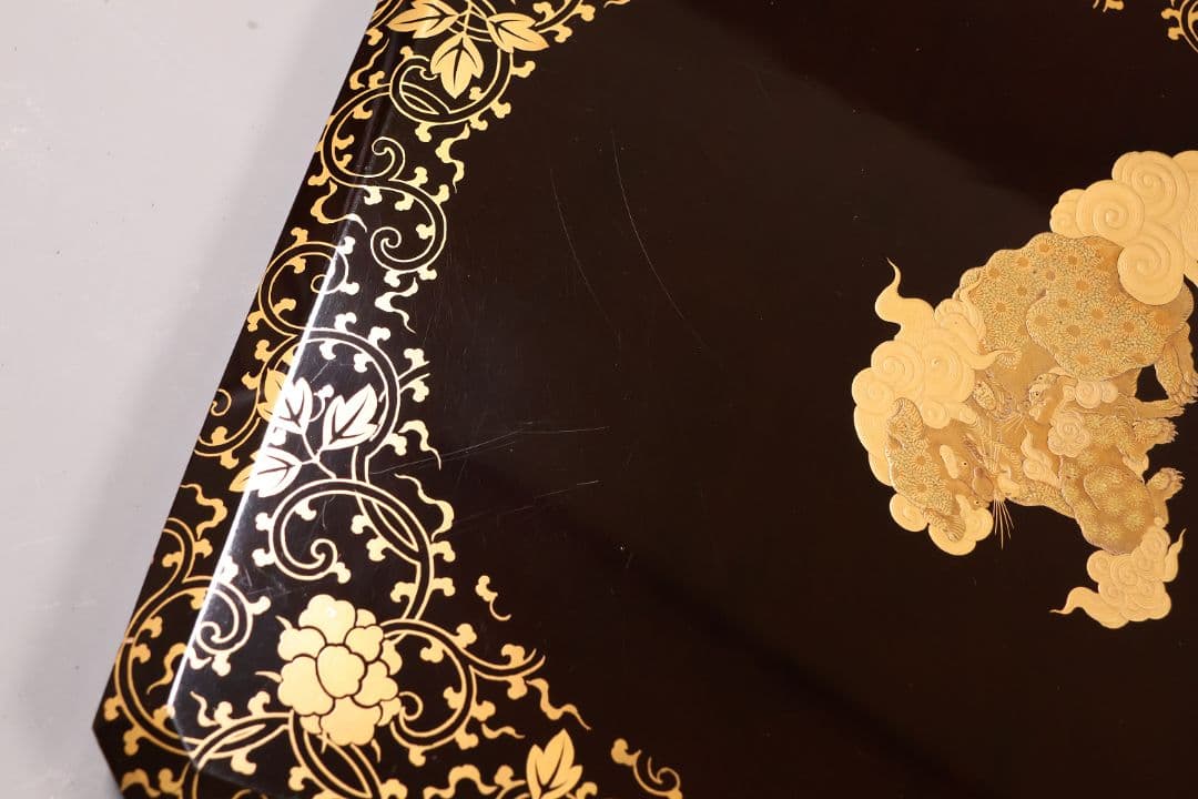 木製 漆塗 牡丹獅子 花唐草 金蒔絵 饅頭箱一対 菓子重 菓子箱【CM285】